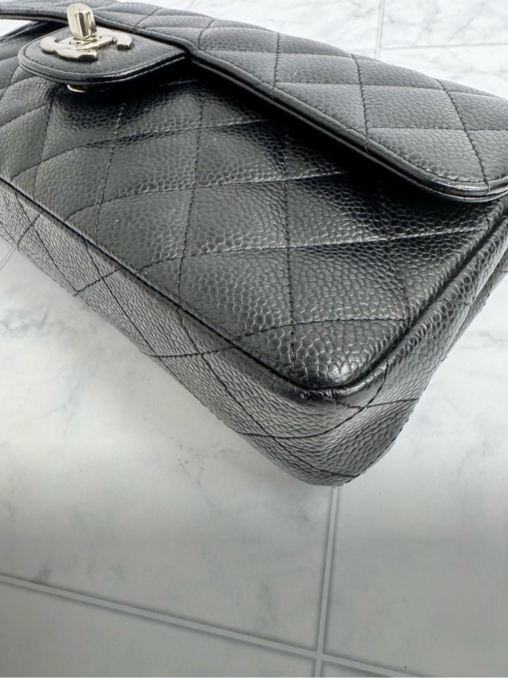 Chanel East West Flap in Caviar leather with dust bag. - Picture 3 of 7
